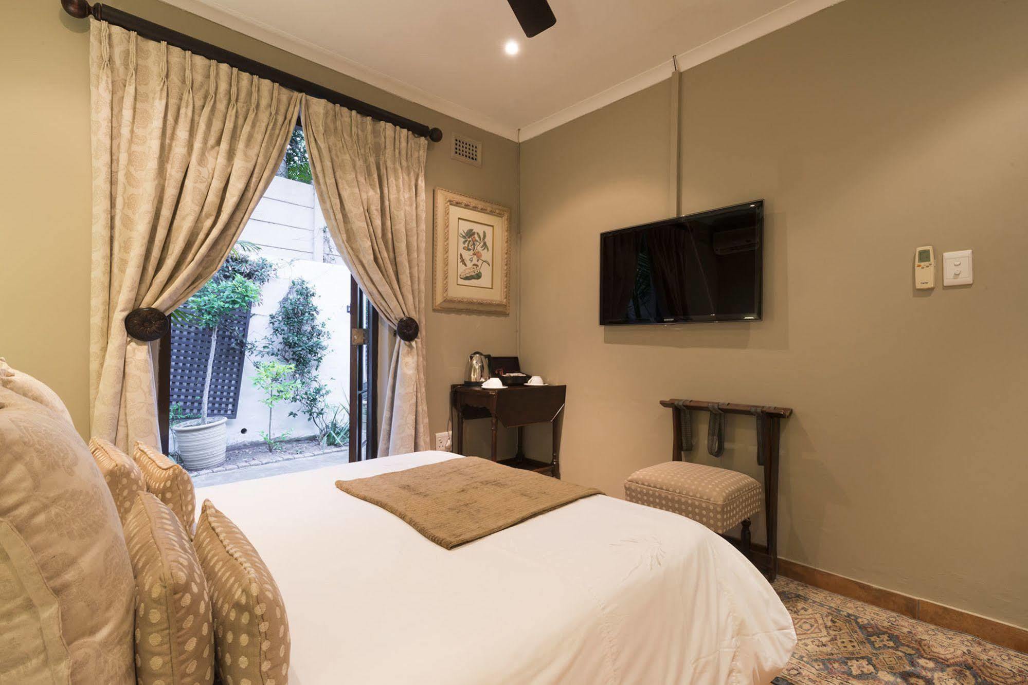 Five Burnham Guest House Дурбан Экстерьер фото